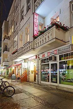 Hotel-Pension Am Savignyplatz Berlin 2*,