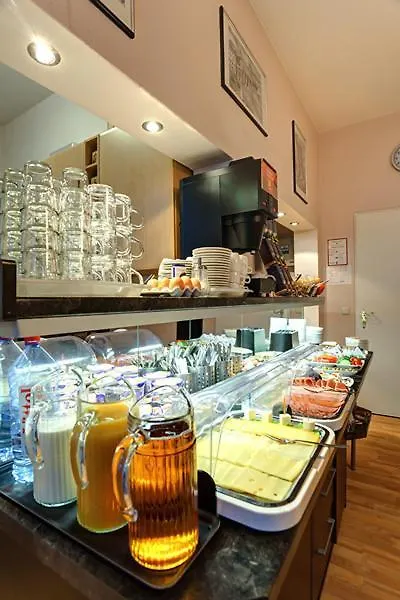 Hotel-Pension Am Savignyplatz Berlin 2*,